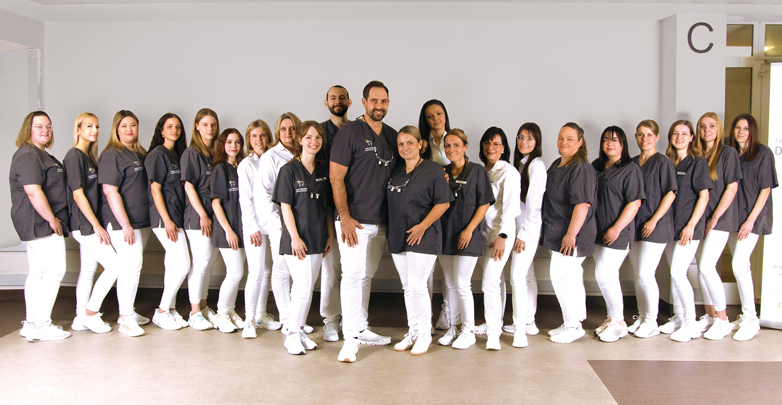 Dr. med. dent. hilipp Endler - Fachzahnarzt für Oralchirurgie in Crailsheim